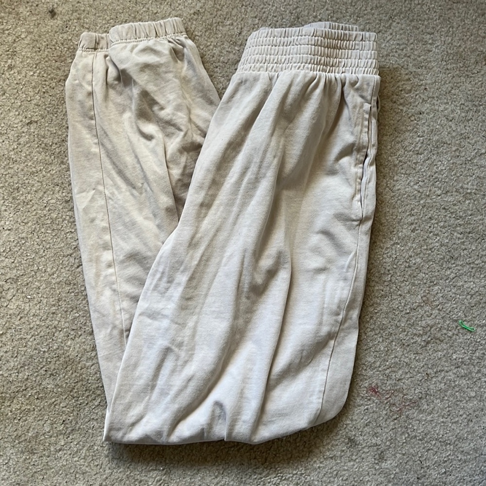 Tan sweatpants size L. From Zara barely worn great condition!